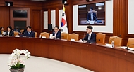 김윤상 기획재정부 차관이 23일 서울 종로구 정부서울청사에서 열린 ‘제16차 재정집행 점검회의’를 주재하고 있다.