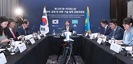 안덕근 산업통상자원부 장관이 23일 서울 영등포구 콘래드 호텔에서 ‘제10차 한-카자흐스탄 경제공동위원회’를 화상으로 참석하고 있다.