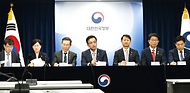 최상목 경제부총리 겸 기획재정부 장관이 23일 서울 종로구 정부서울청사에서 반도체 생태계 종합지원 방안 브리핑을 하고 있다. 