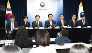 최상목 경제부총리 겸 기획재정부 장관이 23일 서울 종로구 정부서울청사에서 반도체 생태계 종합지원 방안 브리핑을 하고 있다. 