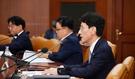 김윤상 기획재정부 차관이 23일 서울 종로구 정부서울청사에서 열린 ‘제16차 재정집행 점검회의’에서 모두발언을 하고 있다.