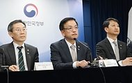 최상목 경제부총리 겸 기획재정부 장관이 23일 서울 종로구 정부서울청사에서 반도체 생태계 종합지원 방안 브리핑을 하고 있다. 
