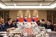 윤석열 대통령이 26일 서울 용산 대통령실에서 기시다 후미오(Kishida Fumio) 일본 총리와 한일 정상회담을 하고 있다. 