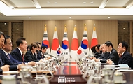 윤석열 대통령이 26일 서울 용산 대통령실에서 기시다 후미오(Kishida Fumio) 일본 총리와 한일 정상회담을 하고 있다. 