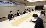 이주호 사회부총리 겸 교육부 장관이 23일 서울 종로구 정부서울청사에서 열린 ‘제27차 함께차담회’에 참석해 발언하고 있다.