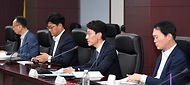김윤상 기획재정부 차관이 24일 서울 종로구 한국무역보험공사에서 열린 ‘2024년 제3차 부담금운용심의위원회’를 주재하고 있다. 