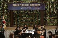 강정애 국가보훈부 장관이 지난 24일 오후 파라다이스 시티 인천에서 열린 2024 히어로즈 패밀리 힐링캠프에 참석하여 인사말을 하고 있다.