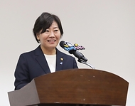 송미령 농림축산식품부 장관이 24일 충남 천안상록리조트에서 열린 국립농산물품질관리원의 ‘2024년 농관원 윈-윈(Win-Win) 한마당 행사’에 참석해 격려사를 하고 있다. 