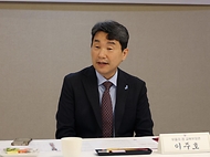 이주호 사회부총리 겸 교육부 장관이 23일 서울 종로구 정부서울청사에서 열린 ‘제27차 함께차담회’에 참석해 인사말을 하고 있다. 