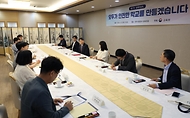 이주호 사회부총리 겸 교육부 장관이 23일 서울 종로구 정부서울청사에서 열린 ‘제27차 함께차담회’에 참석해 발언하고 있다.