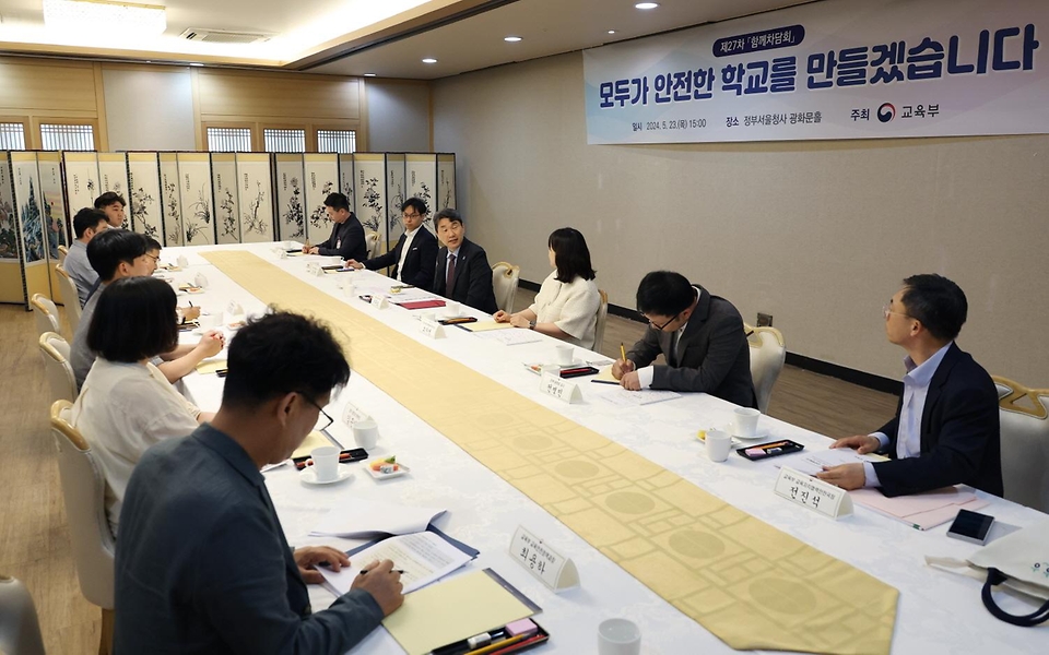 이주호 사회부총리 겸 교육부 장관이 23일 서울 종로구 정부서울청사에서 열린 ‘제27차 함께차담회’에 참석해 발언하고 있다.