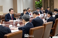 윤석열 대통령이 26일 서울 용산 대통령실에서 열린 기시다 후미오(Kishida Fumio) 일본 총리와의 한일 정상회담에서 발언하고 있다. 