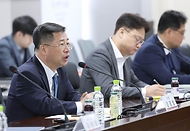 강경성 산업통상자원부 제1차관이 28일 정부세종청사 중소벤처기업부 대회의실에서 열린 ‘제2차 산업통상자원부-중소벤처기업부 정책협의회’에서 인사말을 하고 있다.