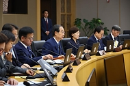 한덕수 국무총리가 28일 정부세종청사에서 ‘제23회 국무회의’를 주재하며 발언하고 있다.