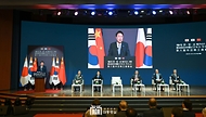 윤석열 대통령이 27일 서울 중구 대한상공회의소에서 열린 ‘제8차 한·일·중 비즈니스 서밋’에서 연설하고 있다. 