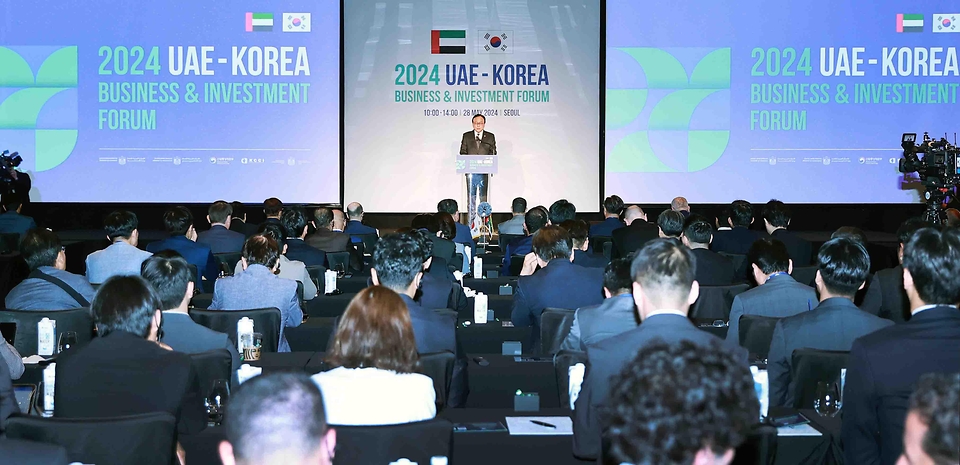 정인교 산업부 통상교섭본부장이 28일 서울 종로구 포시즌스 호텔 그랜드볼룸에서 열린 ‘한-UAE 비즈니스 투자 포럼’에서 축사하고 있다.