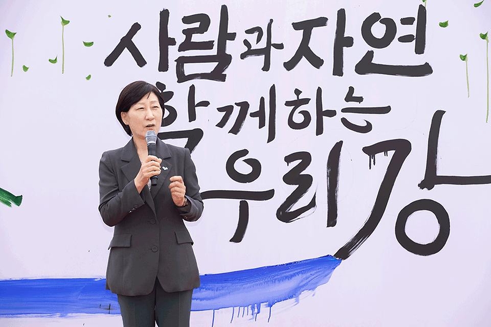 한화진 환경부 장관이 25일 경기도 여주시 한강문화관에서 열린 ‘어린이 우리 강 그리기 대회’에서 인사말을 하고 있다. 