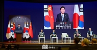 윤석열 대통령이 27일 서울 중구 대한상공회의소에서 열린 ‘제8차 한·일·중 비즈니스 서밋’에서 연설하고 있다. 