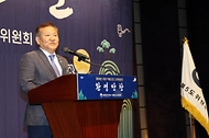 이상민 행정안전부 장관이 28일 서울 중구 웨스틴조선 호텔에서 열린 ‘제30차 국외 이북도민 고국방문단 행사’에 참석해 환영사를 하고 있다. 