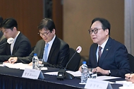 정인교 산업통상자원부 통상교섭본부장이 29일 서울 중구 롯데호텔 사파이어볼룸에서 열린 ‘제2차 한-아프리카 경제협력 민관추진위원회’를 주재하고 있다.