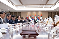 윤석열 대통령과 모하메드 빈 자이드 알 나하얀(Mohammed bin Zayed Al Nahyan) 아랍에미리트(UAE) 대통령이 29일 서울 용산 대통령실 청사에서 ‘한-UAE 정상회담’을 하고 있다.