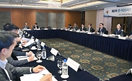 정인교 산업통상자원부 통상교섭본부장이 29일 서울 중구 롯데호텔 사파이어볼룸에서 열린 ‘제2차 한-아프리카 경제협력 민관추진위원회’를 주재하고 있다.