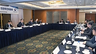 정인교 산업통상자원부 통상교섭본부장이 29일 서울 중구 롯데호텔 사파이어볼룸에서 열린 ‘제2차 한-아프리카 경제협력 민관추진위원회’를 주재하고 있다.