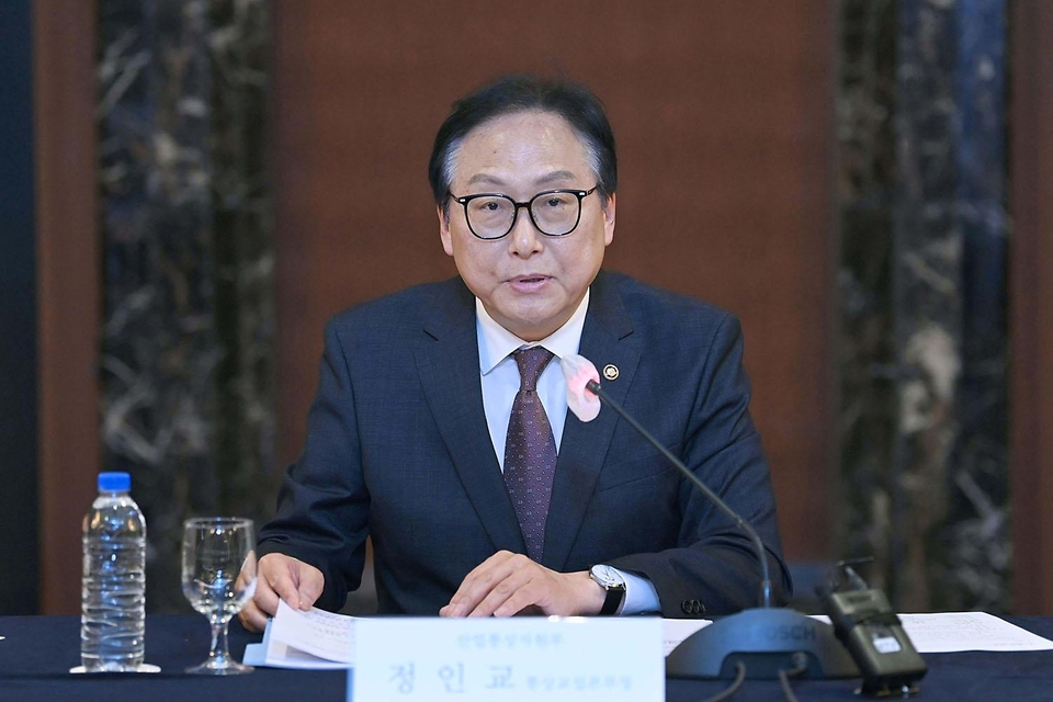 정인교 산업통상자원부 통상교섭본부장이 29일 서울 중구 롯데호텔 사파이어볼룸에서 열린 ‘제2차 한-아프리카 경제협력 민관추진위원회’를 주재하고 있다.