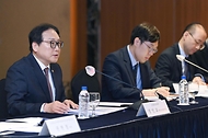 정인교 산업통상자원부 통상교섭본부장이 29일 서울 중구 롯데호텔 사파이어볼룸에서 열린 ‘제2차 한-아프리카 경제협력 민관추진위원회’를 주재하고 있다.