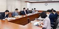 김병환 기획재정부 차관이 31일 서울 종로구 정부서울청사에서 열린 ‘물가관계차관회의’를 주재하고 있다. 