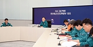 이한경 행정안전부 재난안전관리본부장이 31일 정부세종청사 중앙재난안전상황실에서 열린 의사 집단행동 관련 중대본 회의를 주재하고 있다.