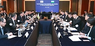 안덕근 산업통상자원부 장관이 31일 서울 중구 롯데호텔에서 열린 ‘제12차 한-우즈베키스탄 무역경제공동위원회’에서 발언하고 있다.