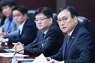 정인교 산업통상자원부 통상교섭본부장이 30일 서울 종로구 한국무역보험공사 대회의실에서 열린 ‘APEC 산업·통상·에너지 자문단 발족식 및 제1차 회의’에서 발언하고 있다.