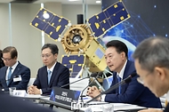 윤석열 대통령이 30일 경남 사천시 우주항공청 임시청사에서 열린 ‘우주항공청 개청식 및 제1차 국가우주위원회’에서 발언하고 있다.