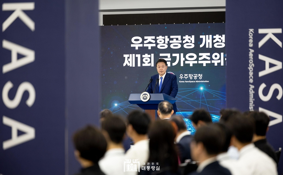 윤석열 대통령이 30일 경남 사천시 우주항공청 임시청사에서 열린 ‘우주항공청 개청식 및 제1차 국가우주위원회’에서 발언하고 있다.