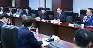 정인교 산업통상자원부 통상교섭본부장이 30일 서울 종로구 한국무역보험공사 대회의실에서 열린 ‘APEC 산업·통상·에너지 자문단 발족식 및 제1차 회의’에서 발언하고 있다.