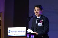 이주호 사회부총리 겸 교육부 장관이 30일 서울 여의도 TP타워에서 열린 ‘사립학교교직원연금공단 창립 50주년 및 TP타워 개관 기념식’에 참석해 축사하고 있다.