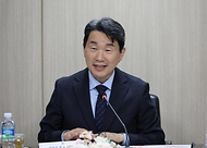 이주호 사회부총리 겸 교육부 장관이 30일 서울 영등포구 한국교육시설안전원에서 ‘학생 마음건강 증진’을 주제로 열린 ‘제28차 함께차담회’에서 발언을 하고 있다.