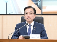 최상목 경제부총리 겸 기획재정부 장관이 3일 정부세종청사에서 열린 ‘경제관계장관회의’를 주재하며 발언하고 있다.