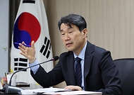 이주호 사회부총리 겸 교육부 장관이 30일 서울 영등포구 한국교육시설안전원에서 ‘학생 마음건강 증진’을 주제로 열린 ‘제28차 함께차담회’에서 인사말을 하고 있다.
