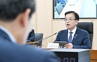 최상목 경제부총리 겸 기획재정부 장관이 3일 정부세종청사에서 열린 ‘경제관계장관회의’를 주재하며 발언하고 있다.
