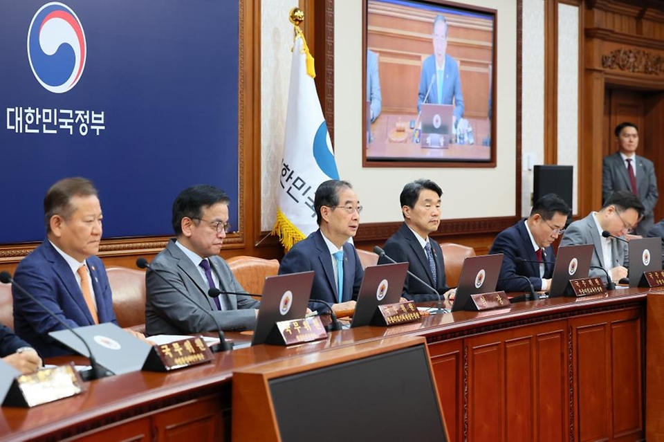 한덕수 국무총리가 4일 서울 종로구 정부서울청사에서 열린 ‘제25회 국무회의’를 주재하며 발언하고 있다.