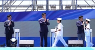 강도형 해양수산부 장관이 31일 경기도 화성시 전곡항에서 ‘국민에게 희망이 되는 바다’를 주제로 열린 ‘제29회 바다의 날’ 기념식에서 박수치고 있다.