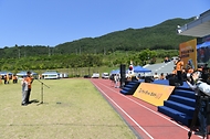 남화영 소방청장이 3일 충남 공주시 중앙소방학교에서 열린 ‘제37회 전국소방기술경연대회’에 참석해 선수단대표에게 선서를 받고 있다.