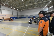 남화영 소방청장이 3일 충남 공주시 중앙소방학교에서 열린 ‘제37회 전국소방기술경연대회’에 참석해 경연장을 살펴보고 있다.