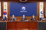한덕수 국무총리가 4일 서울 종로구 정부서울청사에서 열린 ‘제25회 국무회의’를 주재하며 발언하고 있다.