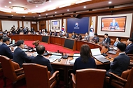 한덕수 국무총리가 4일 서울 종로구 정부서울청사에서 열린 ‘제25회 국무회의’를 주재하며 발언하고 있다.