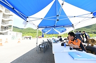 남화영 소방청장이 3일 충남 공주시 중앙소방학교에서 열린 ‘제37회 전국소방기술경연대회’에 참석해 경연장을 살펴보고 있다.
