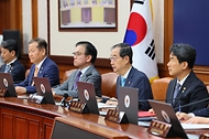 한덕수 국무총리가 4일 서울 종로구 정부서울청사에서 열린 ‘제25회 국무회의’를 주재하며 발언하고 있다.