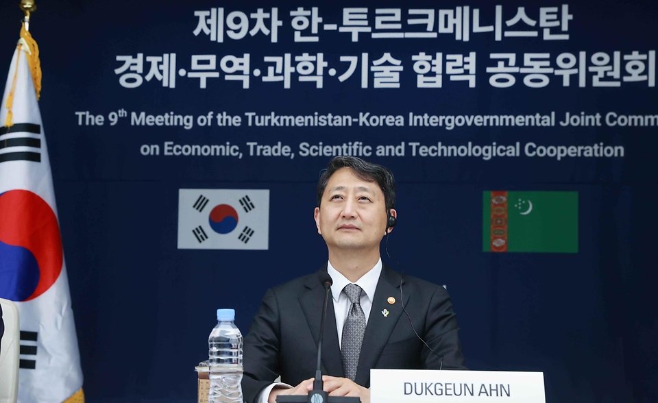 안덕근 산업통상자원부 장관이 3일 서울 중구 대한상공회의소 EC룸에서 열린 ‘제9차 한-투르크메니스탄 경제·무역·과학·기술 협력 공동위원회’에 참석해 무역투자, 플랜트 등 협력방안을 논의하고 있다. 